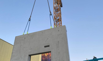 22-09 hijsen van prefab op de bouw.jpg