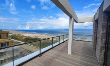 Foto vanaf balkon met Esthec.jpg