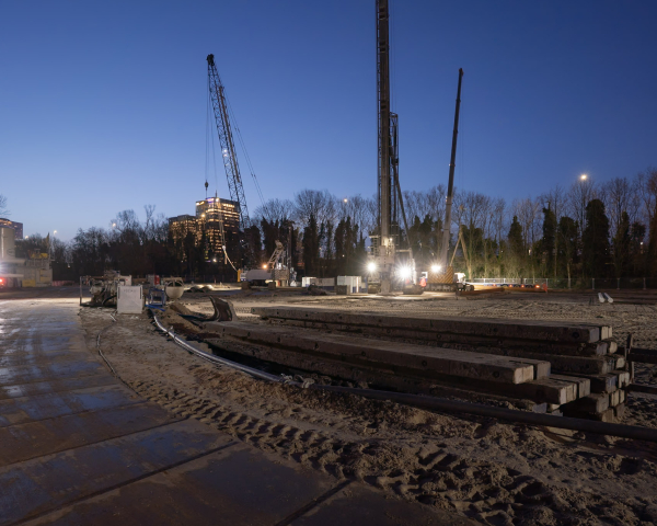 Eerste damwanden en funderingspalen Park Meadows