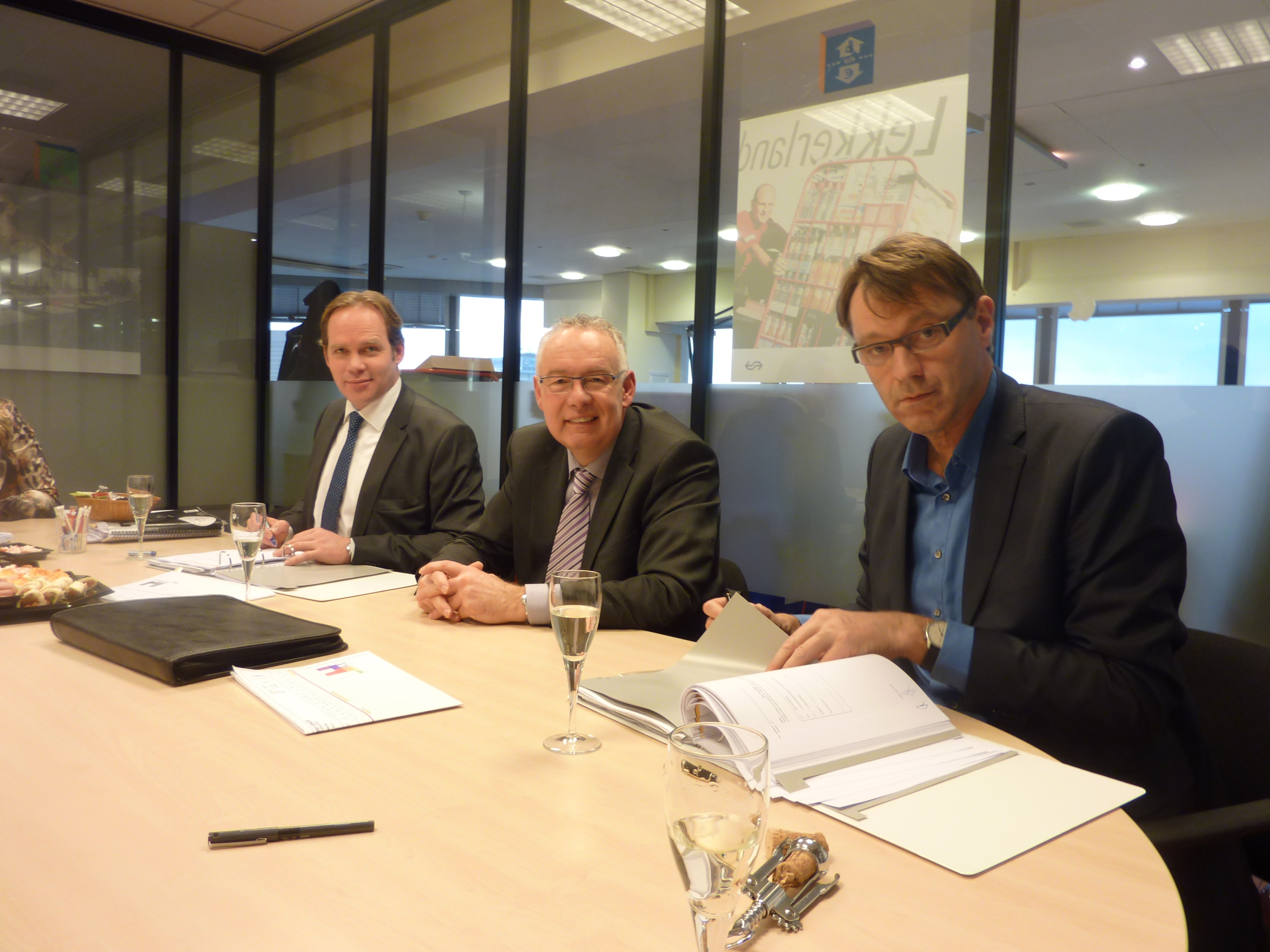 Ondertekening aannemingsovereenkomst Stadskantoor Utrecht 250111.JPG